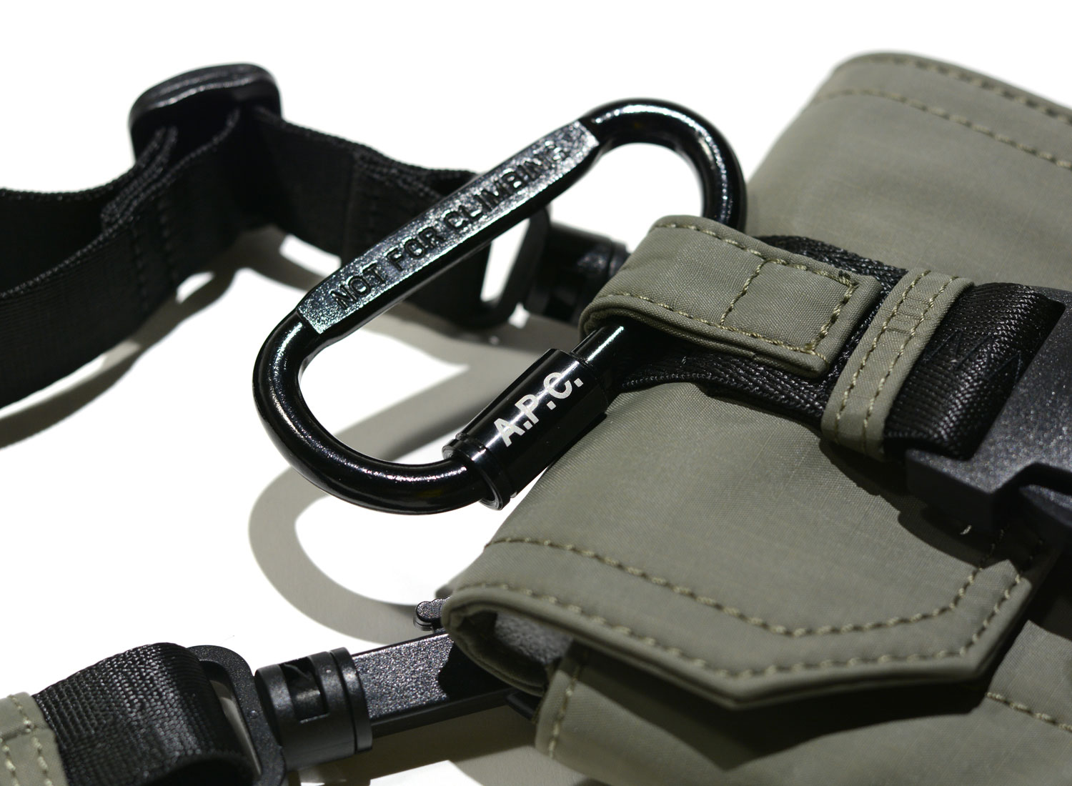 APCCrossbodyPouchTrekKaki4.jpg
