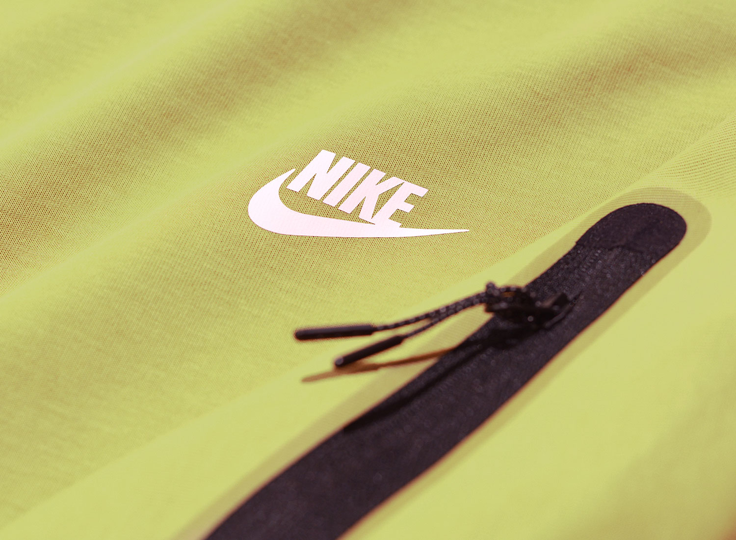 nike tech fleece po crew elementary gold 100 00 epuisé nike tech fleece