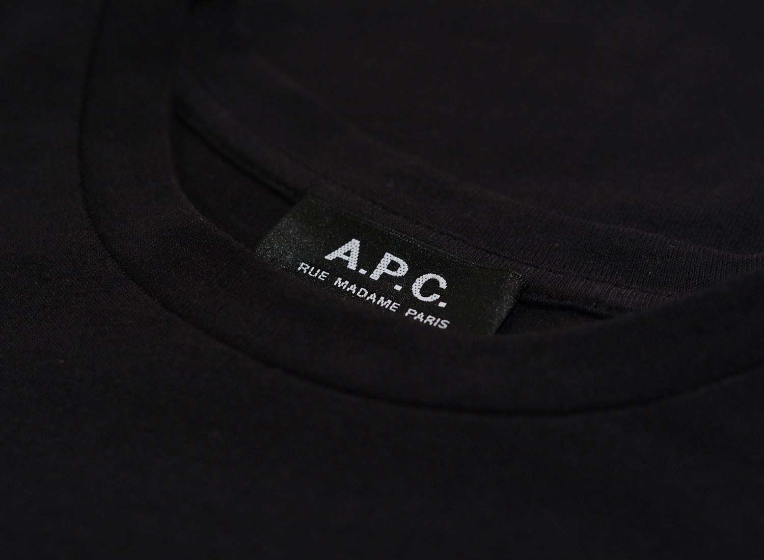 apc tshirt item black 80 00 livraison offerte à partir de 100 pour la
