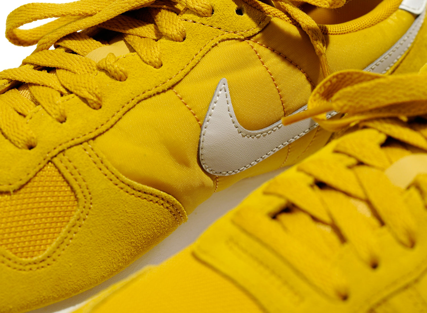 nike air vortex yellow