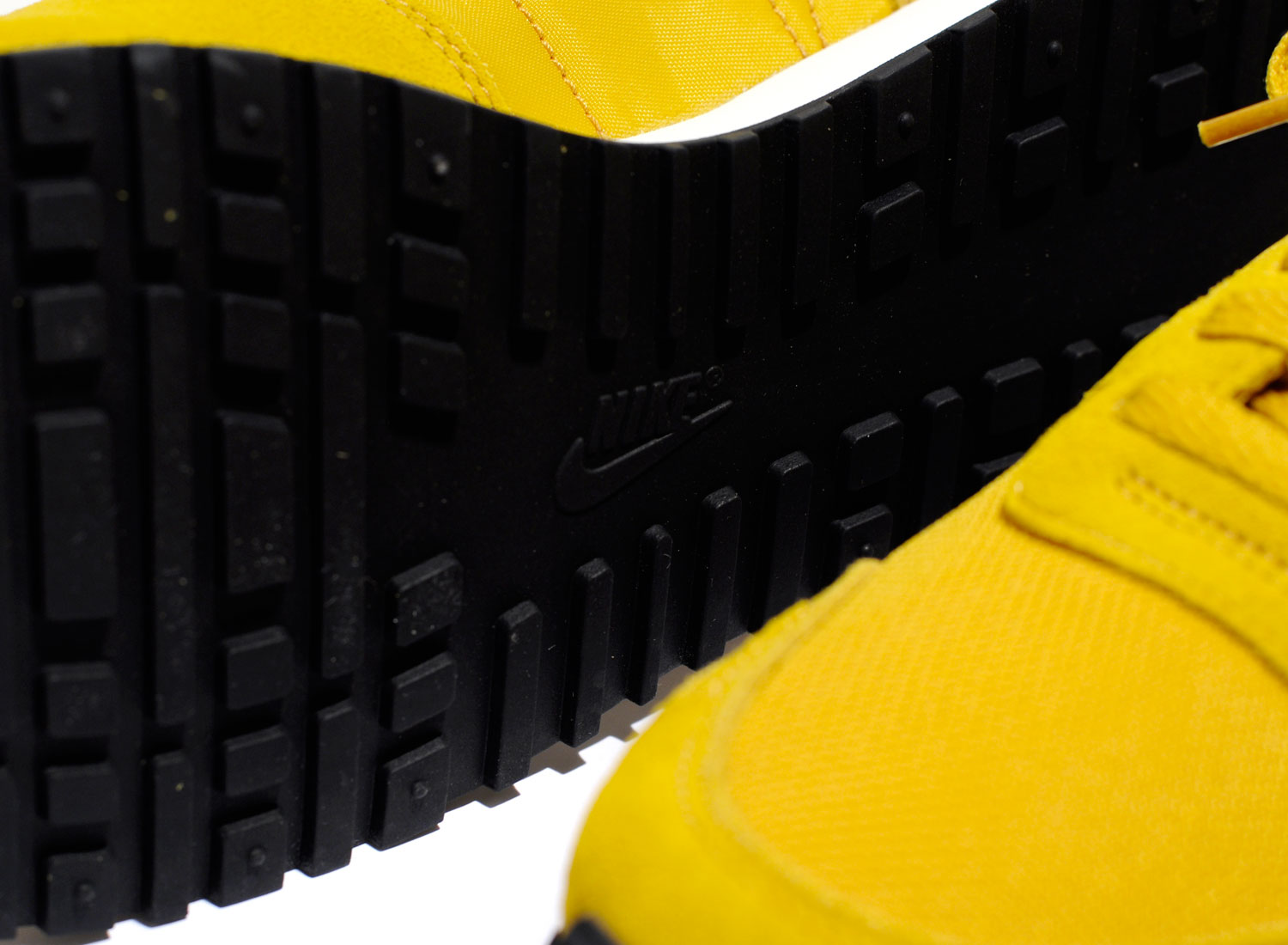 nike air vortex yellow