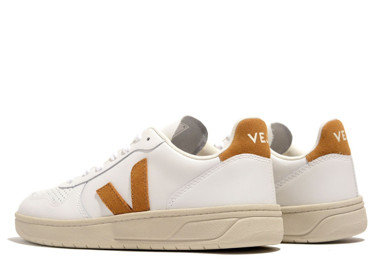 veja v10 suede camel white