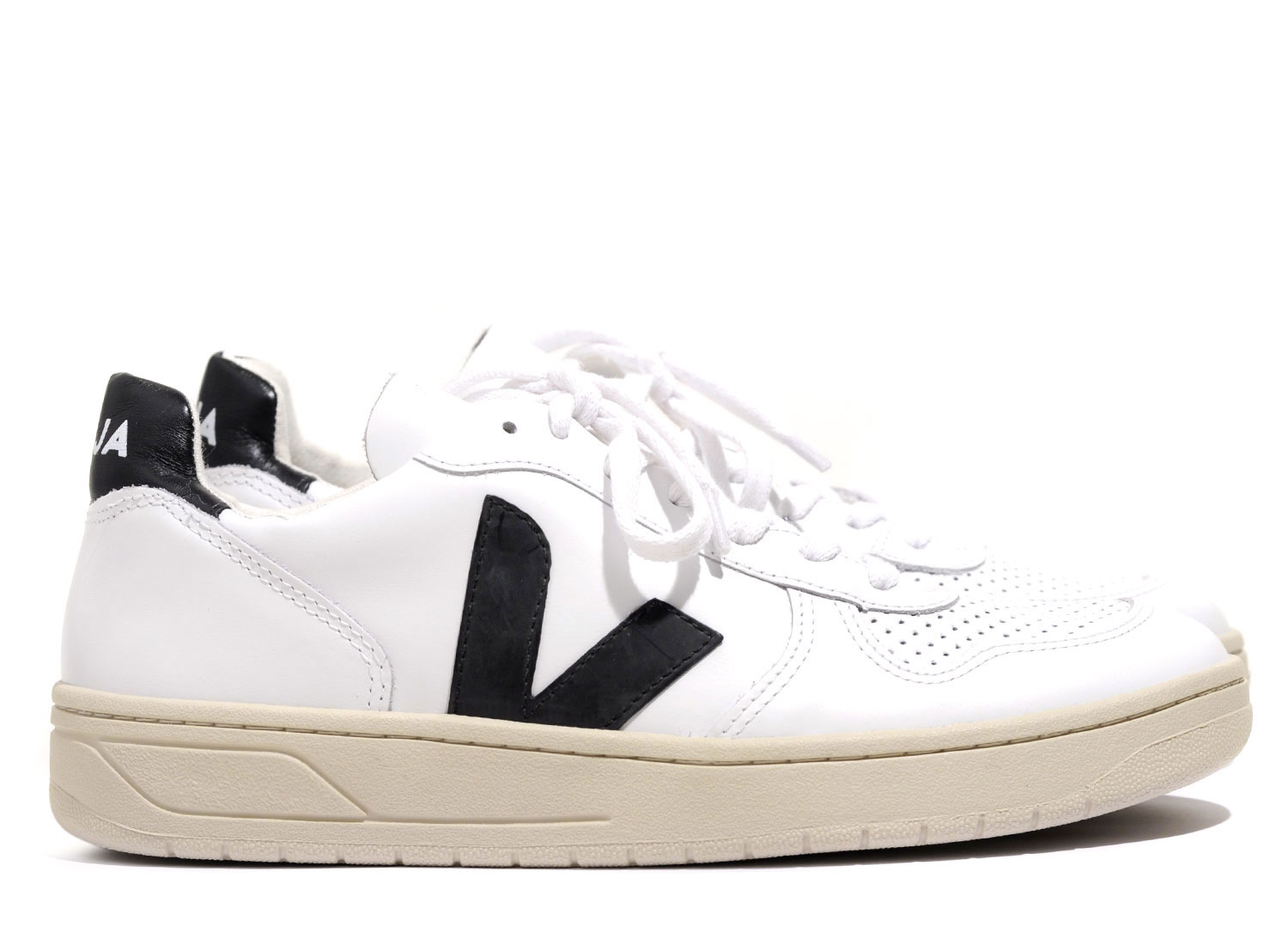 veja v10 womens black and white