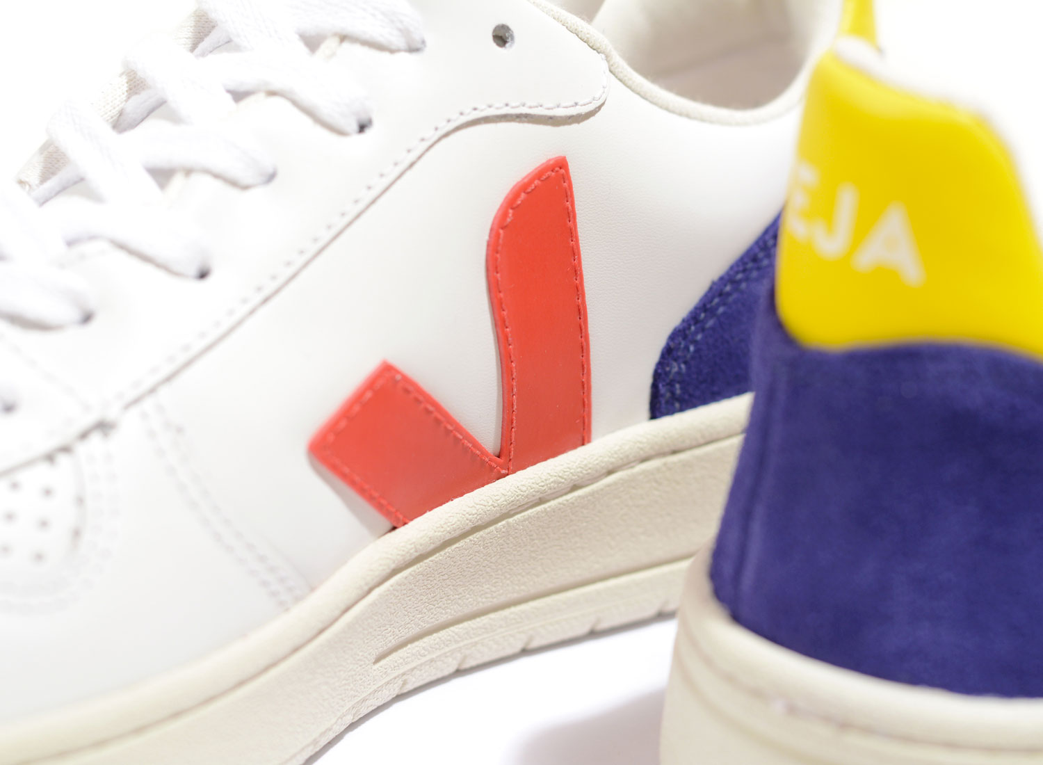 veja v10 leather white camel