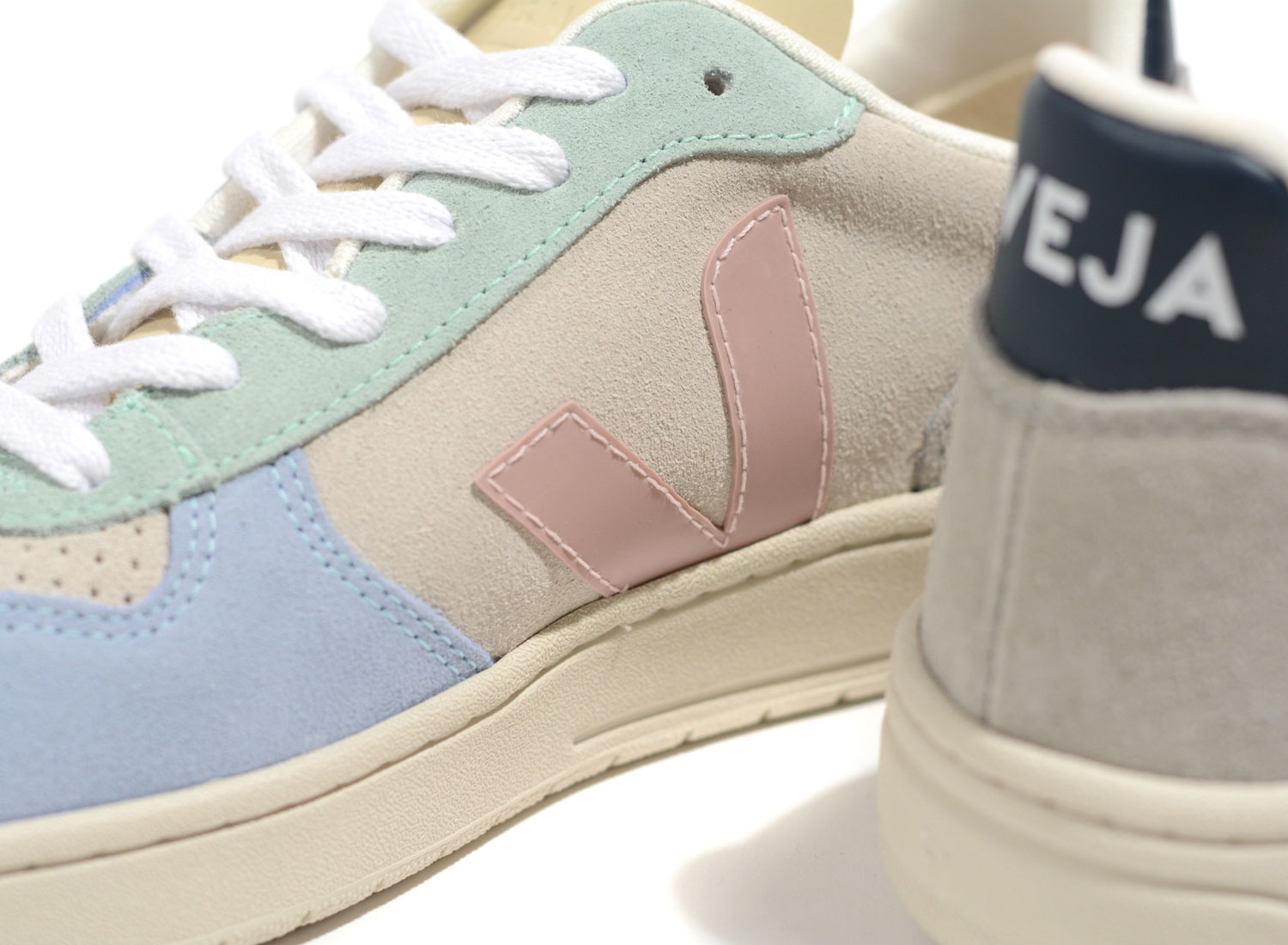 veja tan suede