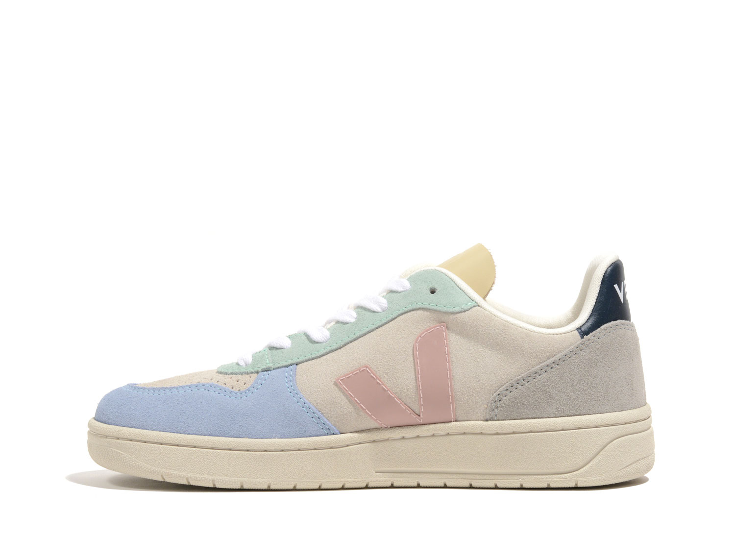 veja tan suede