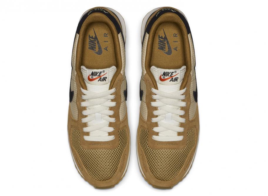 nike air vortex golden beige