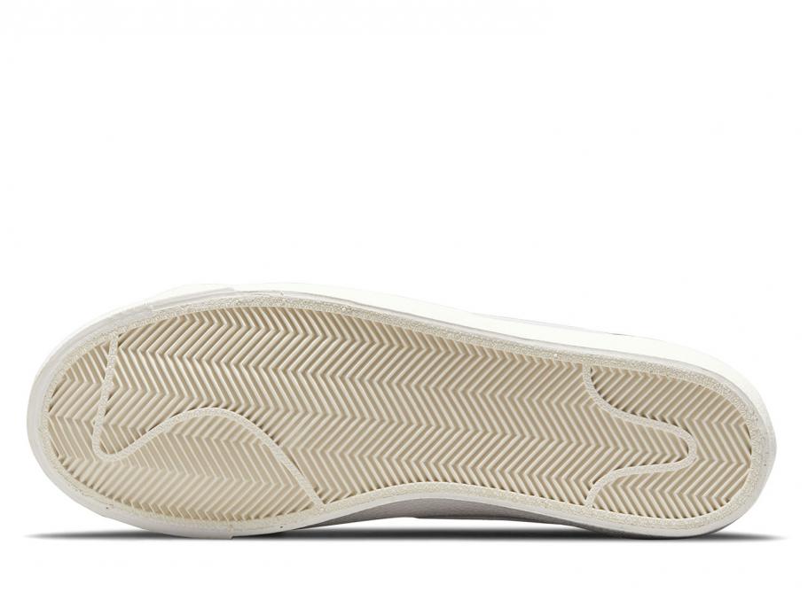 nike blazer low vintage white