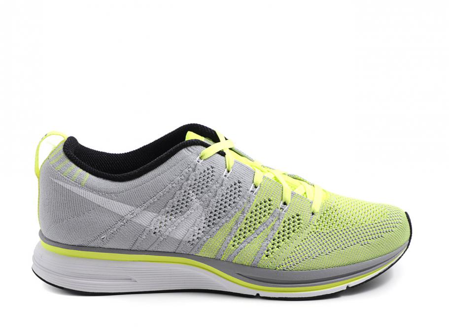 nike flyknit trainer volt