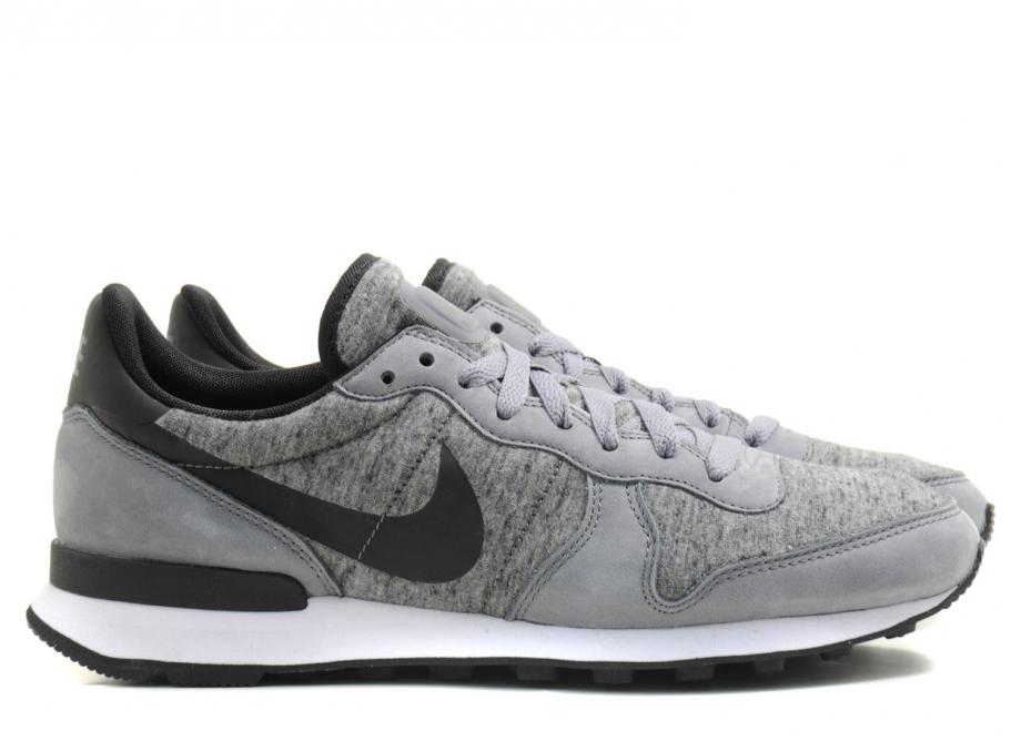 nike internationalist fleece