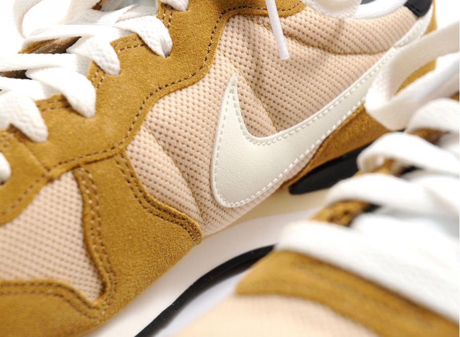 nike internationalist vegas gold