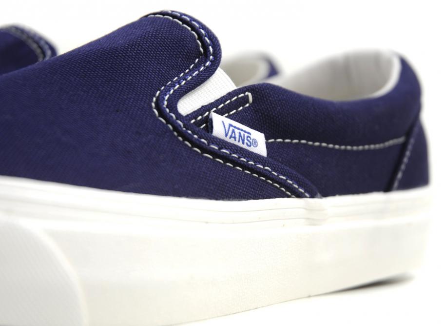 vans slip on peacoat