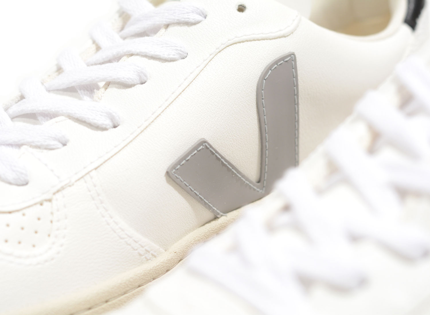 Veja V10 CWL White Oxford Grey Black Novoid Plus - Main Image