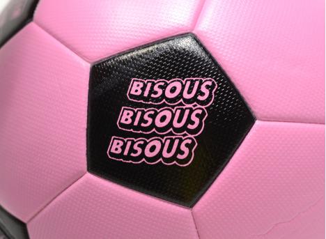 Bisous Skateboards Ballon de Foot
