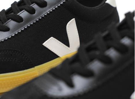 Veja Volley Canvas Black / White / Natural