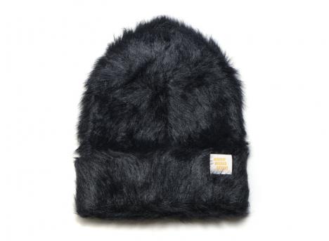 Bisous Skateboards Fake Fur Beanie Black