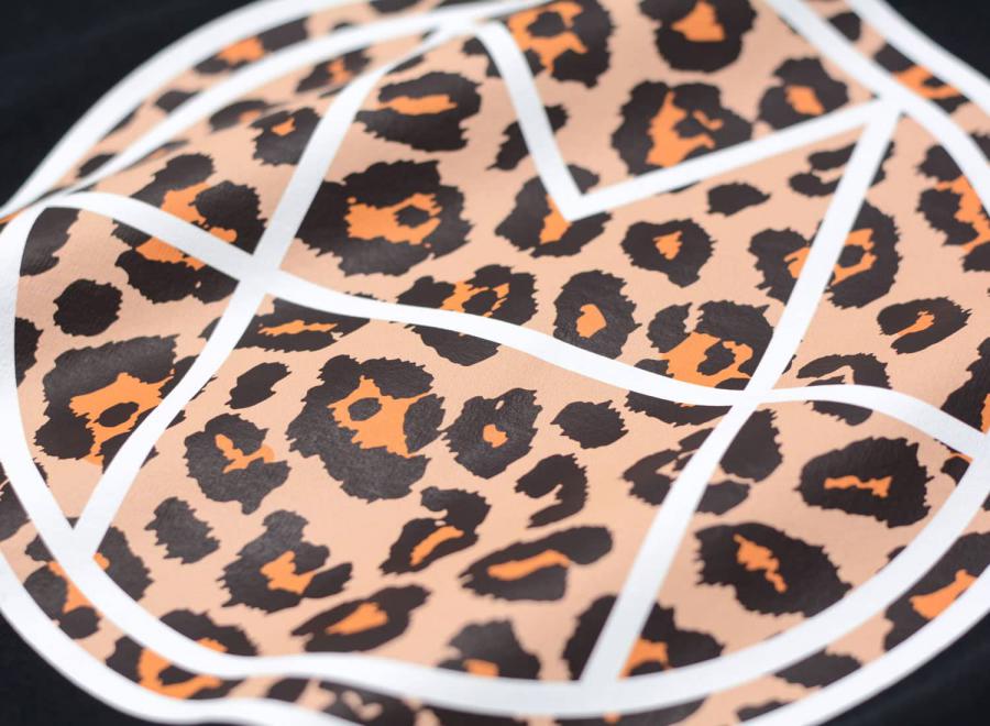 Motto Logo Tee Leopard Black - Novoid Plus