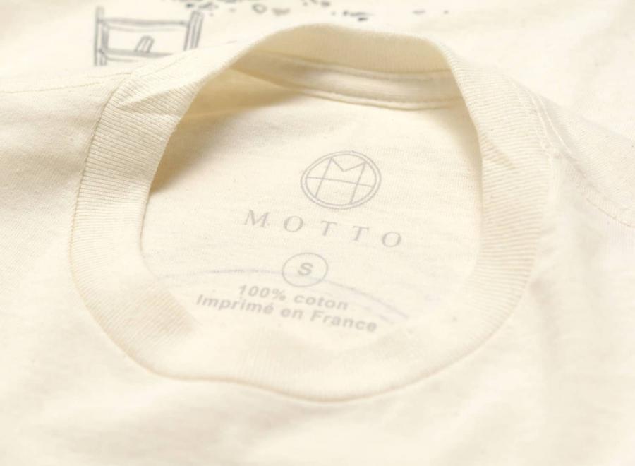Motto Logo Tee Engraved Beige - Novoid Plus