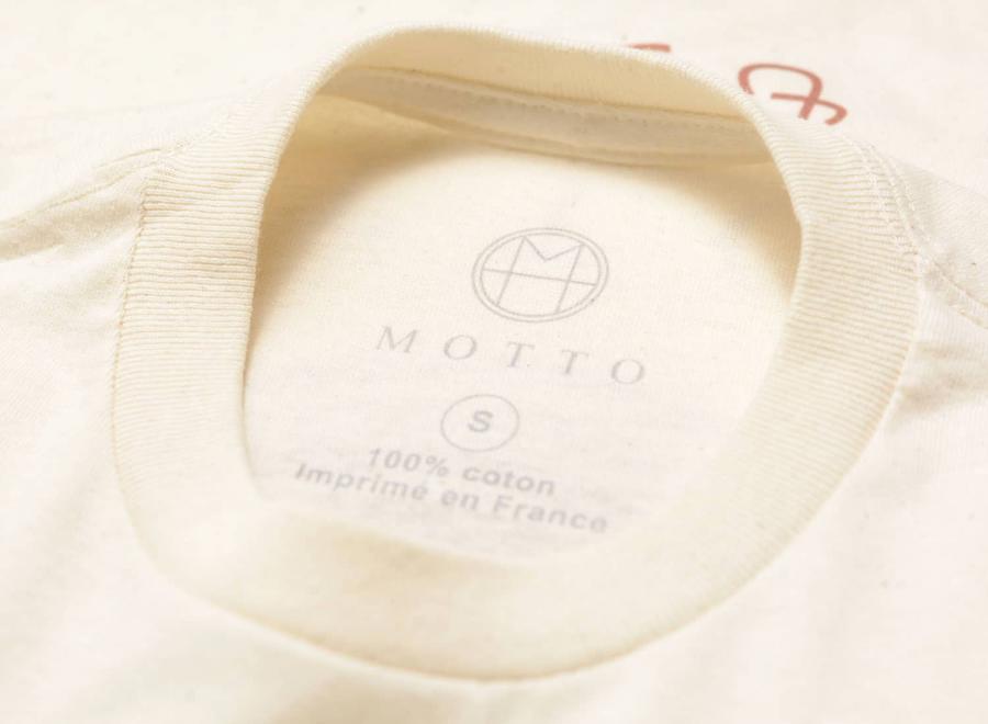 Motto Logo Tee Choco Natural - Novoid Plus
