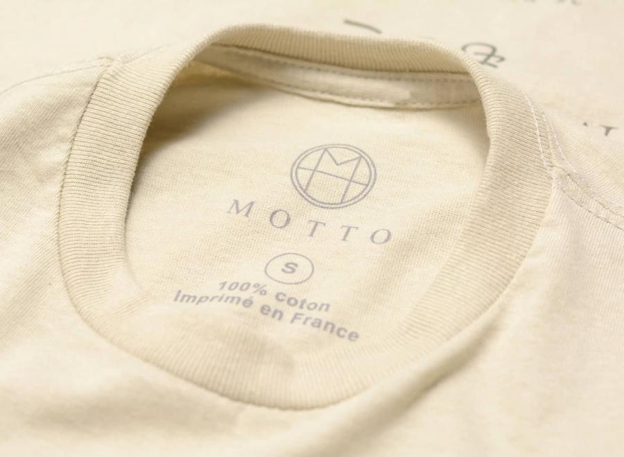 Motto Logo Tee Symbolism Sand - Novoid Plus