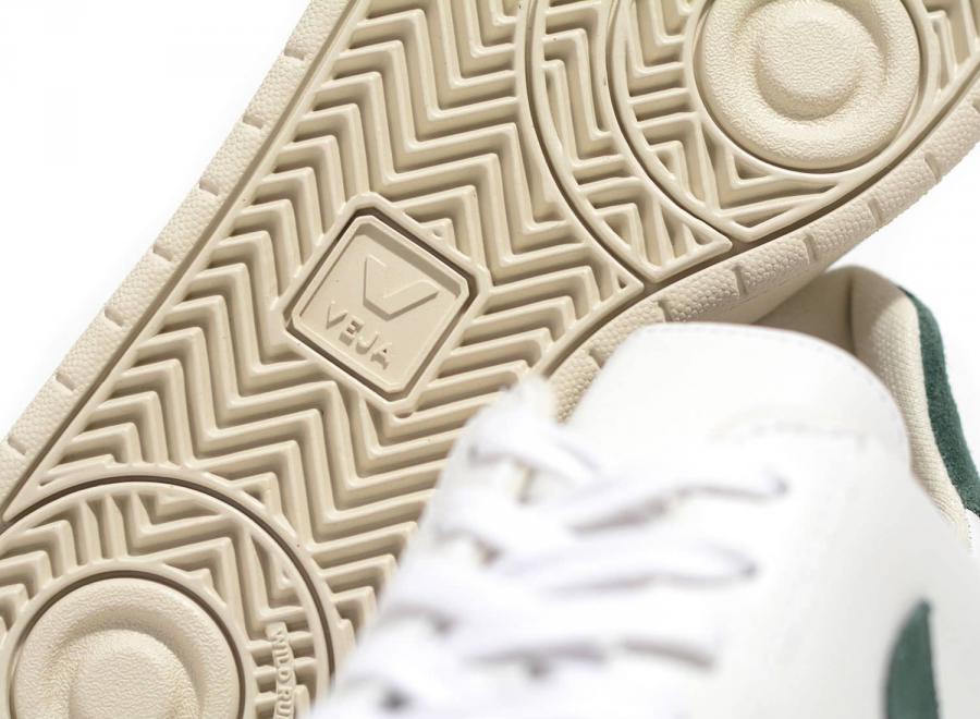 Veja V12 Leather Extra White / Cyprus - Veja